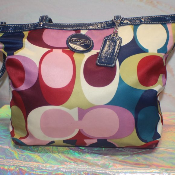 COACH SIGNATURE SCARF SATEEN TOTE - Picture 8 of 9